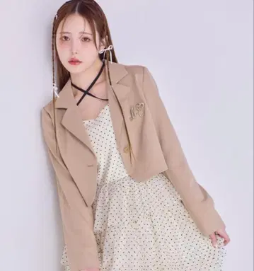 브로치 포함 숏 테일러드 자켓