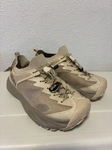 호카 호파라 2 베이지 US 5.5 수륙양용 샌들