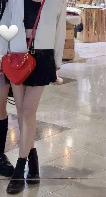 하트 모양 빨간색 핸드백