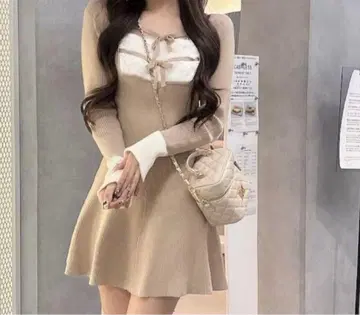 새상품 Darich 다리치 리본 퍼 플레어 니트 미니 원피스