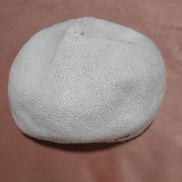 To b. 에네스베 화이트 베레모