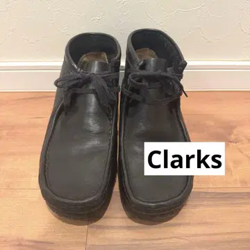 Clarks 블랙 가죽 부츠