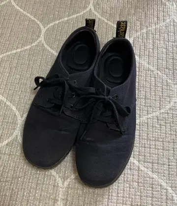 3회 착용 닥터마틴 UK10 로우컷 블랙 스니커즈 블랙 29