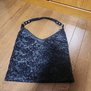홍콩 자수 장식 블랙 호보백