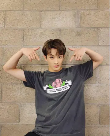 CAPSULE by NCT 127 MARK 마크 T셔츠 M