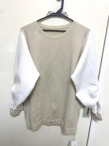 이소재 바이컬러 니트