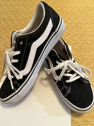 Vans 블랙 화이트 캔버스 스니커즈