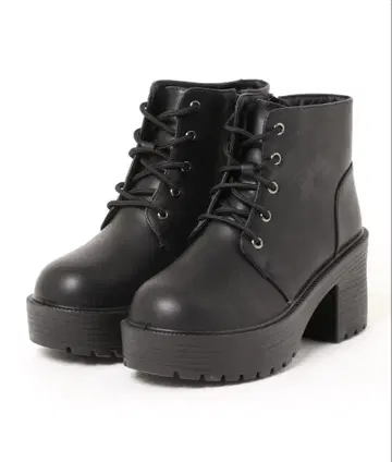 Shoes in Closet 레이스업 힐 숏부츠 블랙