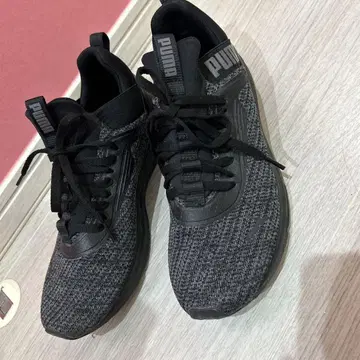 PUMA 블랙 스니커즈