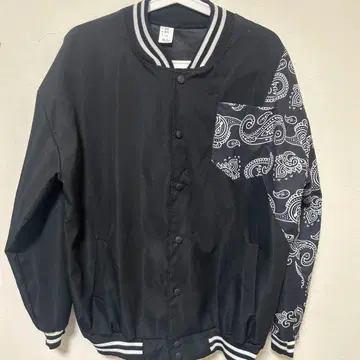 페이즐리 무늬 스카잔 바시티 자켓 블랙 x 화이트 남성용 자켓