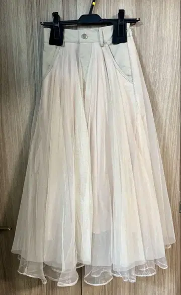 AND COUTURE 베이지 플레어 스커트