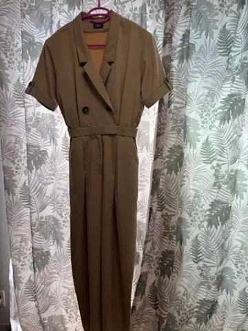 베이지 숏 슬리브 올인원