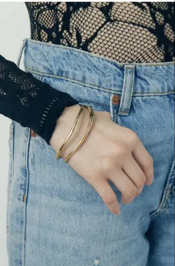 미사용 새상품 GOLDY 더블 미디엄 라인즈 뱅글 라이트 골드