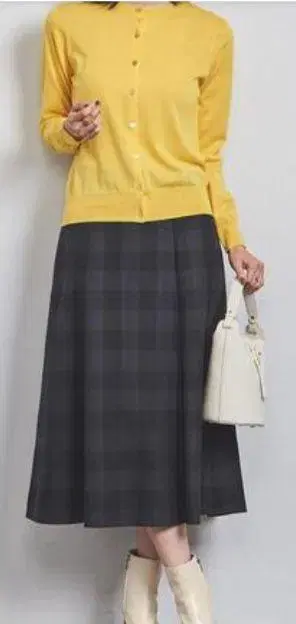 미사용 새상품 UNITED ARROWS 체크 세미 플레어 스커트