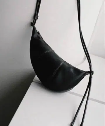 WYM LIDNM 라운드 미니 숄더백