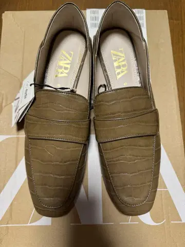 미사용 새상품 ZARA 크로커다일풍 로퍼 40