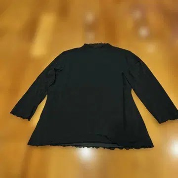 프릴 디자인 긴팔 블랙 상의