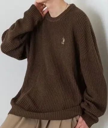 브라운 리브 터틀넥 스웨터