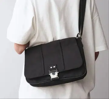 MAISON MINED 버클 나일론 크로스백 메종 미네드