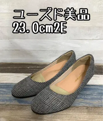 중고 새상품급 23.0cm 2E 체크 무늬 라운드 펌프스 B487