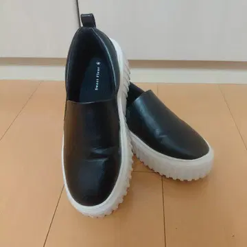 오카다유리 시마무라 블랙 슬립온 스니커즈 M 완판템