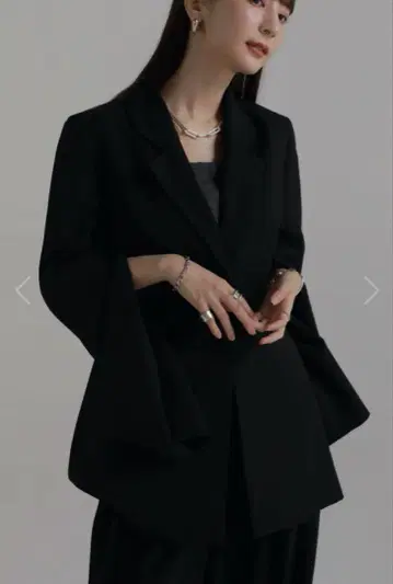 Louren 슬릿 소매 재킷