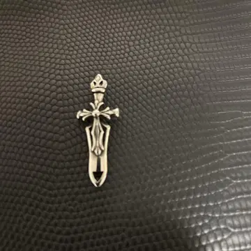 크로스 목걸이 탑 왕관 모티브