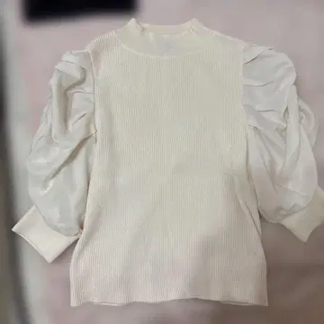 BARNEYS NEW YORK 화이트 니트 퍼프 슬리브