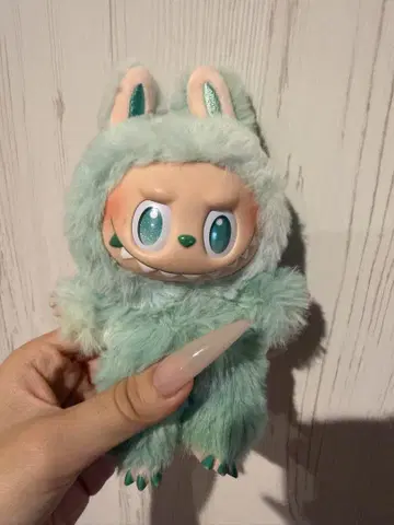 Labubu 에너지 그린