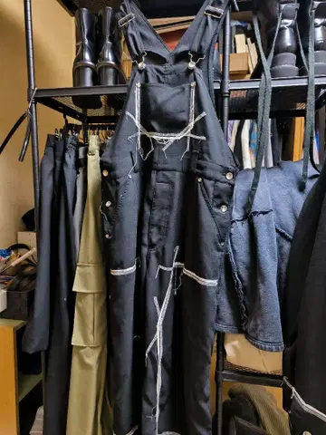 컷오프 스티치 디자인 오버롤
