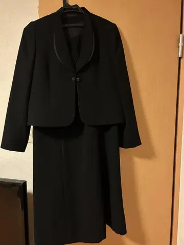블랙스 자켓과 원피스 세트