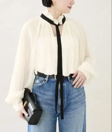 L'UNE 빈티지 쉬폰 플리츠 블라우스