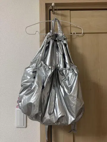 LOWRYS FARM 실버 드로우 스트링 백팩