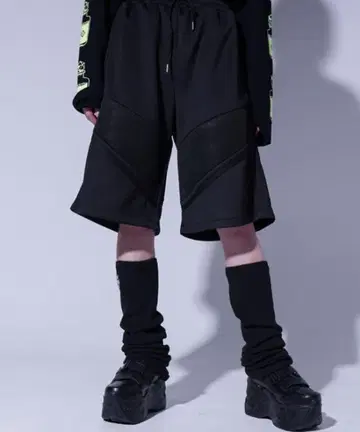 REFLEM 메쉬 절개 저지 하프 팬츠