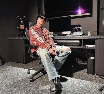 토사카 히로오미 착용형 데님 팬츠 이마이치 류지