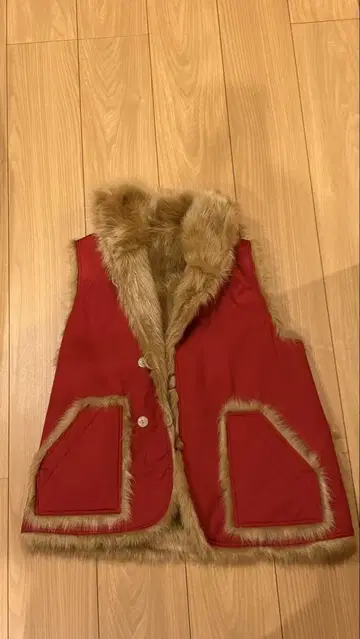 BEAMS BOY 빨간색 퍼 달린 다운 베스트