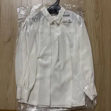 투모로우랜드 긴팔 블라우스 미사용