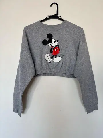 디즈니 미키마우스 크롭 맨투맨 그레이