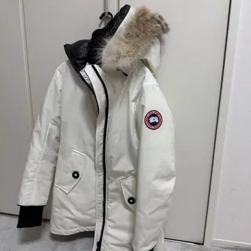 Canada Goose 후드 부착 다운 자켓