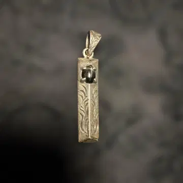 실버 조각 무늬 직사각형 펜던트