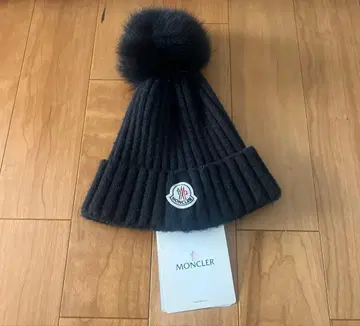 MONCLER 블랙 니트 모자 폼폼 포함