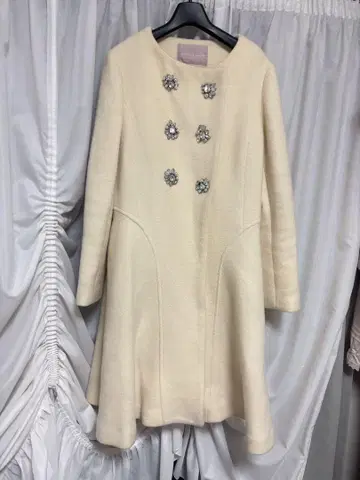 트란테안 손 드 모드 A라인 비쥬 코트 화이트