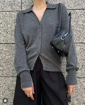 미스 로에 오픈 카라 디자인 캐시미어 니트