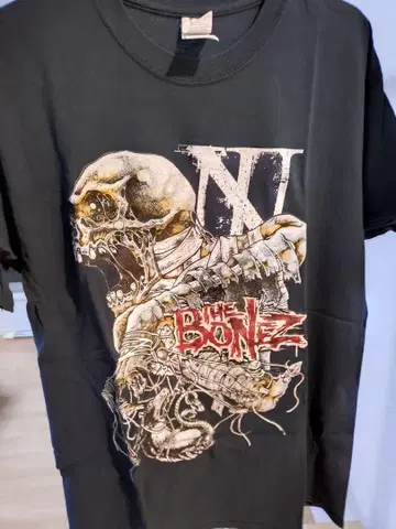 The BONEZ 뼈 디자인 티셔츠 M 사이즈