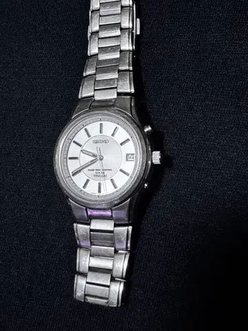 SEIKO 7B22-0AD0 실버 쿼츠 시계 날짜 표시