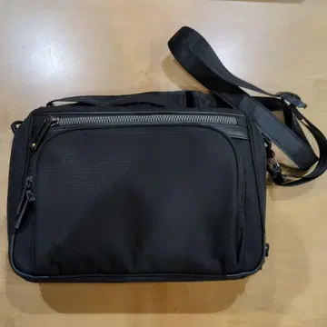 ace. 블랙 숄더백