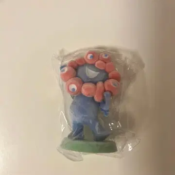 미야쿠미야쿠 플로키 피규어