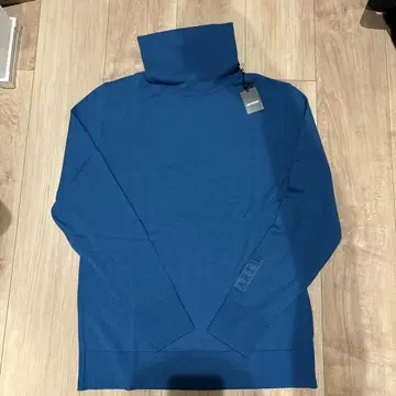 꼼사맨 ARTISAN 터틀넥 니트 파란색 스웨터 미사용 새상품
