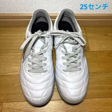 미사용 새상품 umbro 축구 트레이닝 슈즈 25cm