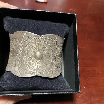 에스닉 무늬 실버 뱅글 폭 약 5cm